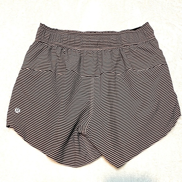 Lululemon Go the Distance Short Reversable Mini Pop Stripe Black Gray Women's 6 - Picture 7 of 8